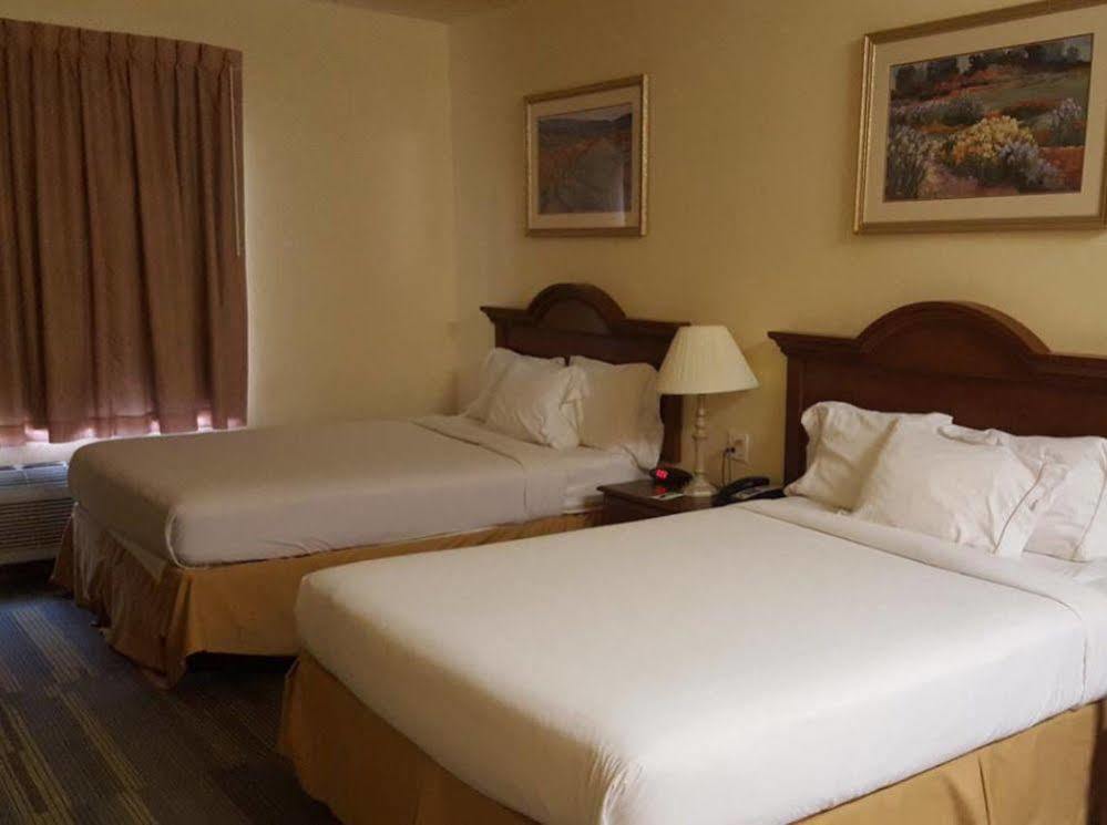 Reddy Hotel Plainview Esterno foto